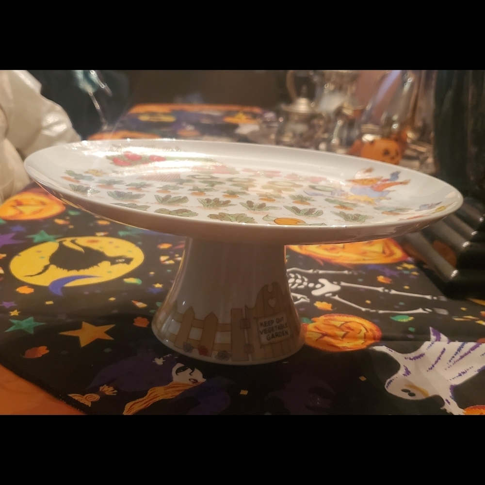 Enesco Garden Gate Cake Stand